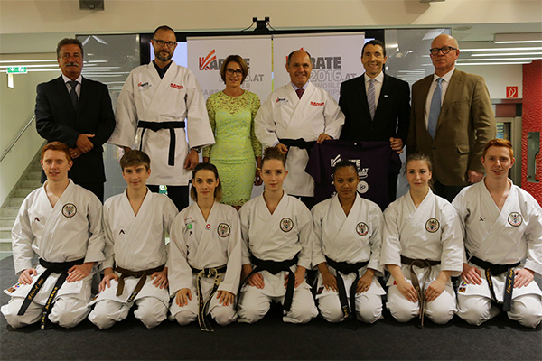 Karate-Verband überreichte Ehren-Dans