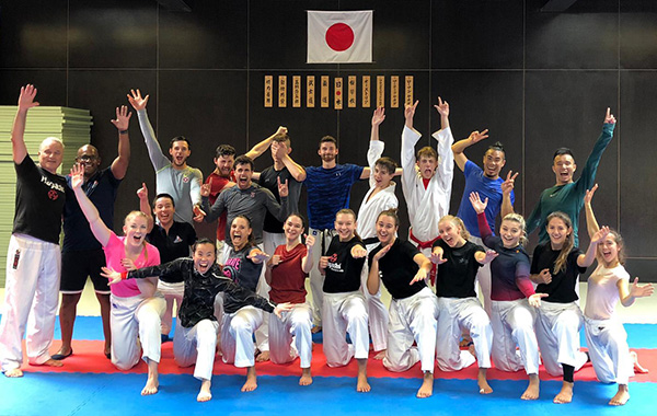 Karateteam aus Hongkong trainiert mit dem Nationalteam Österreich